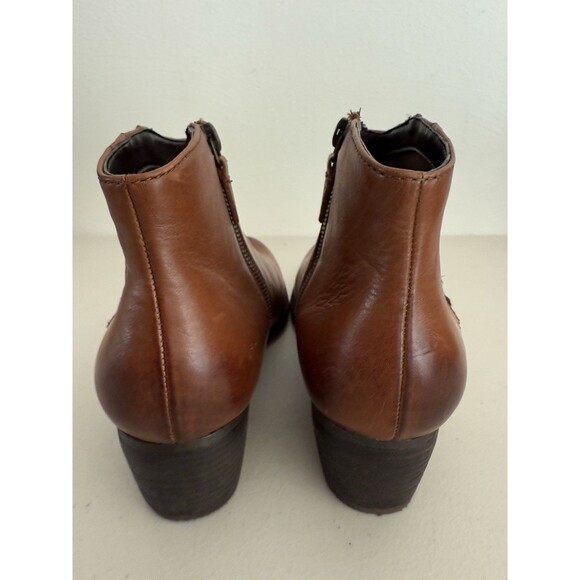 Clarks Maypearl Fawn  Ankle Boots Women Size 9  Brown Leather Block Heel - Picture 4 of 10